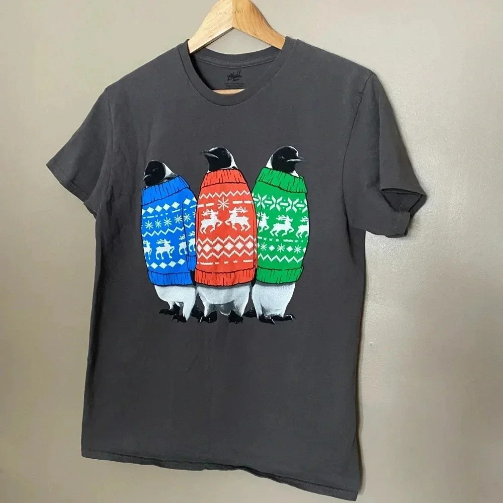 CHILL holiday t-shirt Penguins Christmas sweaters sz M 100% cotton novelty EUC